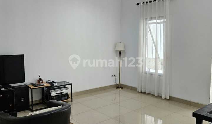 Disewakan Rumah Bagus 2 Lantai Di Area Jalan Setrasari