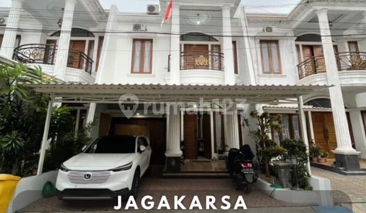 Beautiful House for Sale in a Townhouse in Jagakarsa, South Jakarta
