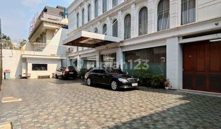 Murah! Ruang Usaha/gedung Di Kebayoran Baru. Akses Bagus Dekat St. Mrt