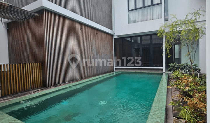 Turun Harga! Rumah Mewah 2 Lt Siap Huni di Radio Dalam