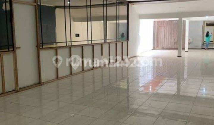 For rent, shop house in the city center of Bandung, busy area.