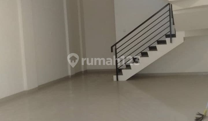 Ruko 3 Lantai Siap.Pakai Cocok Untuk Kantor