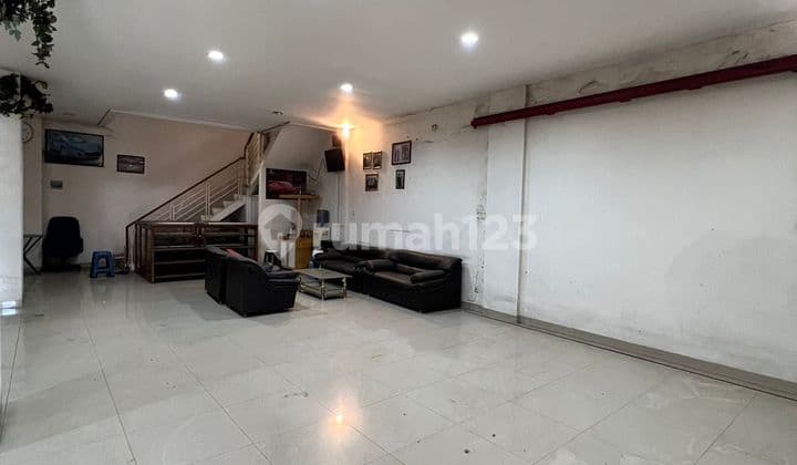 Ruko 4 Lantai Tengah Kota Siap Pakai