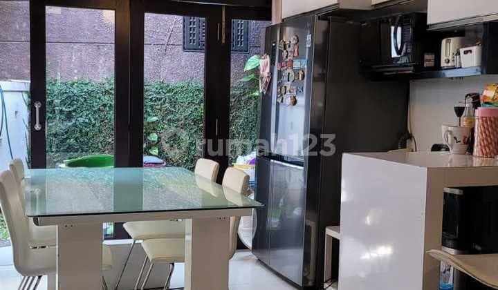 Jual Rumah Bagus 2 Lantai di Jl. Ciateul Bandung