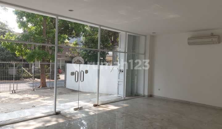 Sewa Ruko Baru dan Mewah Jl Gandapura, Sayap Riau, Bandung