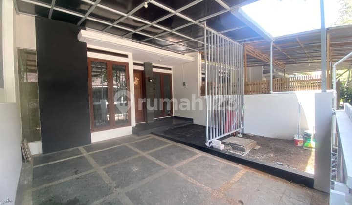 Disewakan Semi Furnish Murah Rumah di Batununggal Mulia