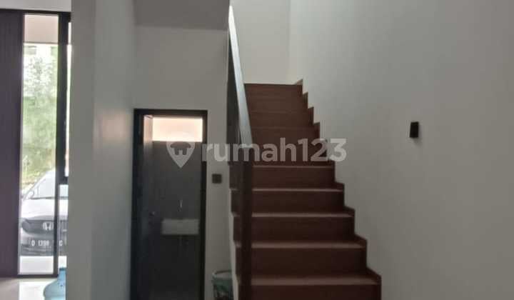 Dijual Rumah Baru Bagus Komplek Singgasana