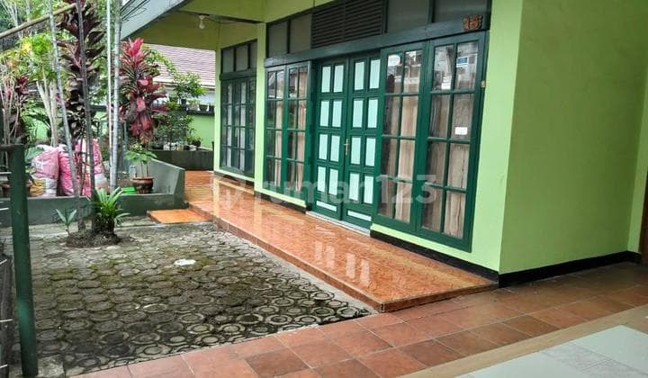 Dijual Rumah Hoek 3 Lantai di Kembar Timur
