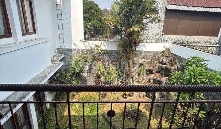 Dijual Rumah 2 Lantai Semi Furnished Komplek Batununggal Elok