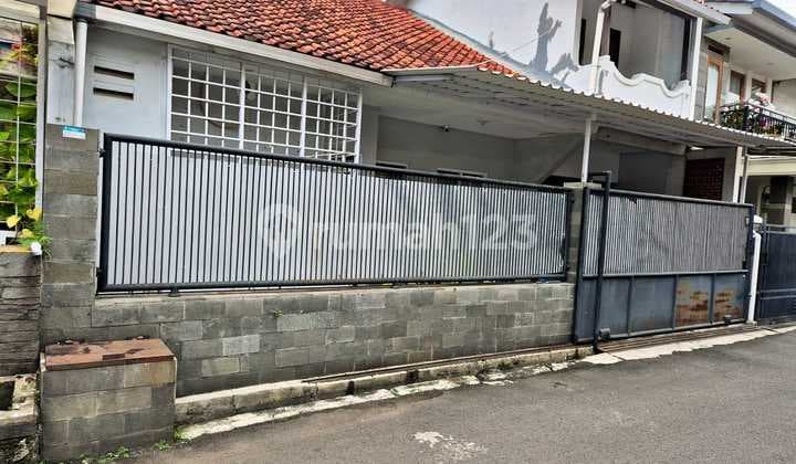 Dijual Rumah Strategis Margahayu Raya