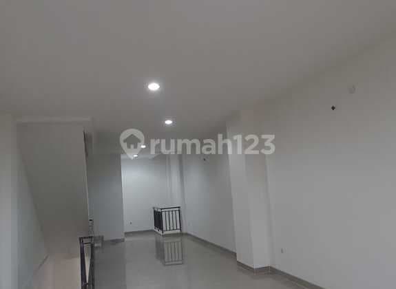 Disewakan Ruko Boston Pik 2 4,5X15m² 3 Lantai