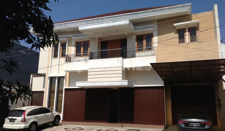 Disewakan Rukan 2 Lantai di Jl Halmahera Semarang Timur 398M²