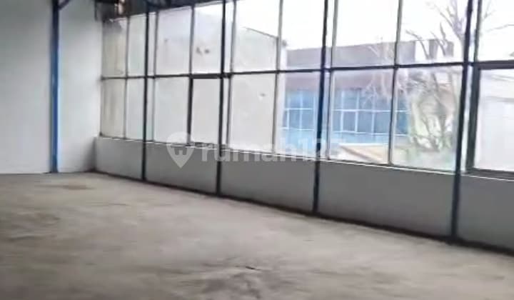 Translation: Warehouse for Sale in Tegal Alur, Freehold Title (SHM), 20x35m², 2 Floors
