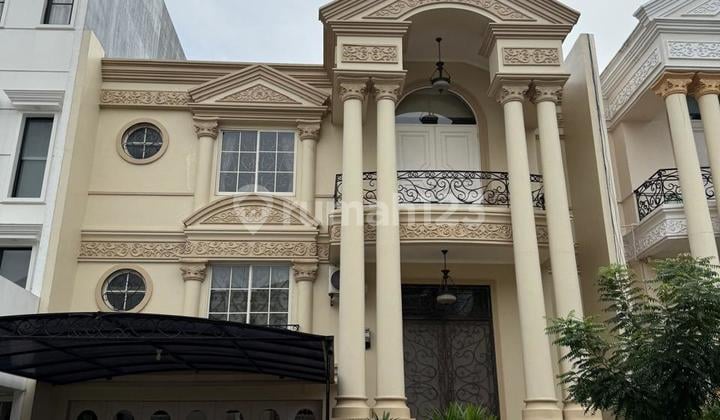 DIJUAL RUMAH DI FLORENCE PIK 10x20m² 4+1BR 3,5 LANTAI FURNISHED