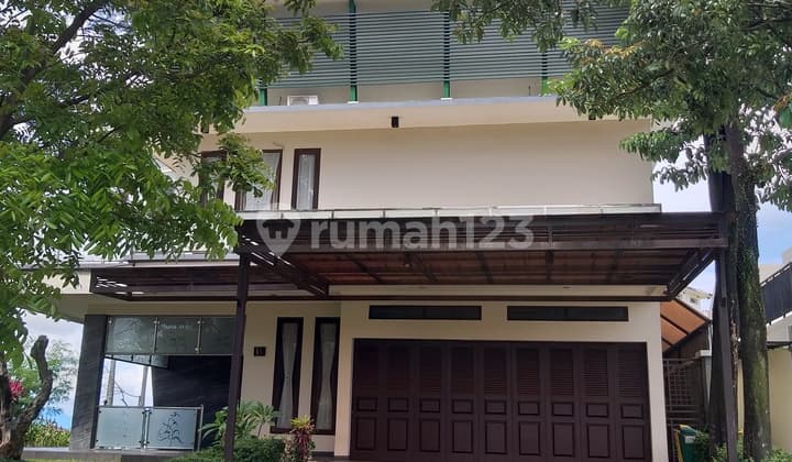 Rumah Mewah Lokasi Strtegis Dekat Keluar Tol Sentul Selatan