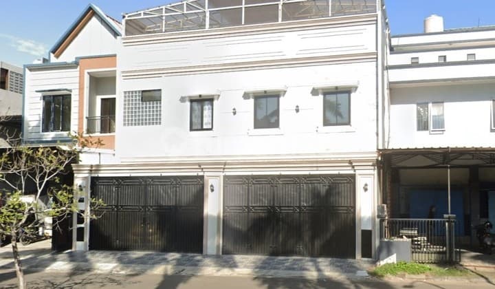 Rumah Boulevard bagus, Furnish, siap huni di Puri Gardena