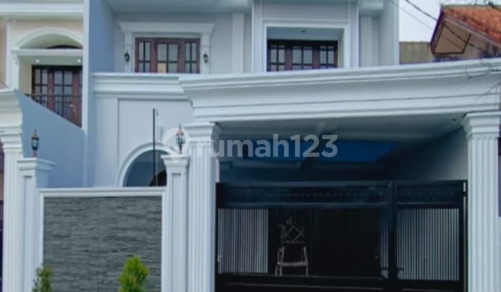 Brand New, House with American Classic Design in the Pesanggrahan Area, Pesanggrahan