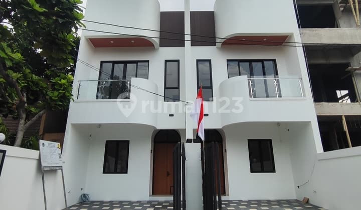 Rumah Modern dengan Konsep Villa di Meruya, Jakarta Barat