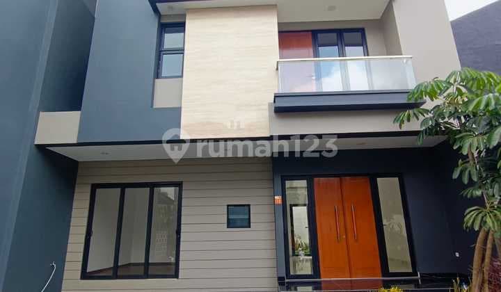 Rumah Design Modern Minimalis 3 Lantai di Kebon Jeruk