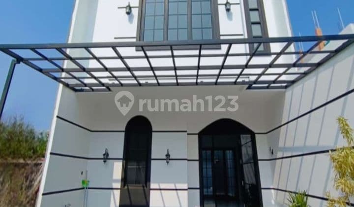 Modern Cluster 3 lantai dengan private pool - Siap Huni di Larangan