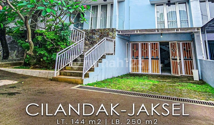 For Sale House in Cilandak Strategic Location