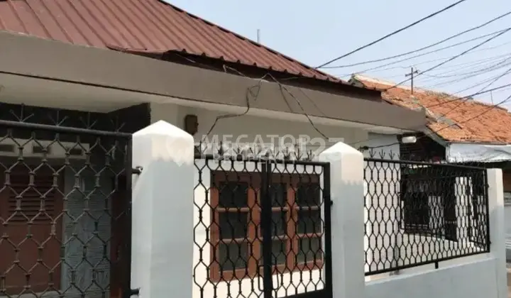 Ready-to-occupy House in Kalibaru Timur, Central Jakarta