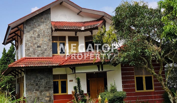 Villa Segar Alam in Cipanas Cianjur, Well-Maintained, Fully Furnished.