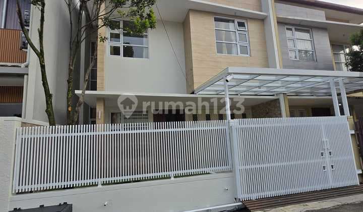 Minimalist 2-story house in the Batununggal Indah wing