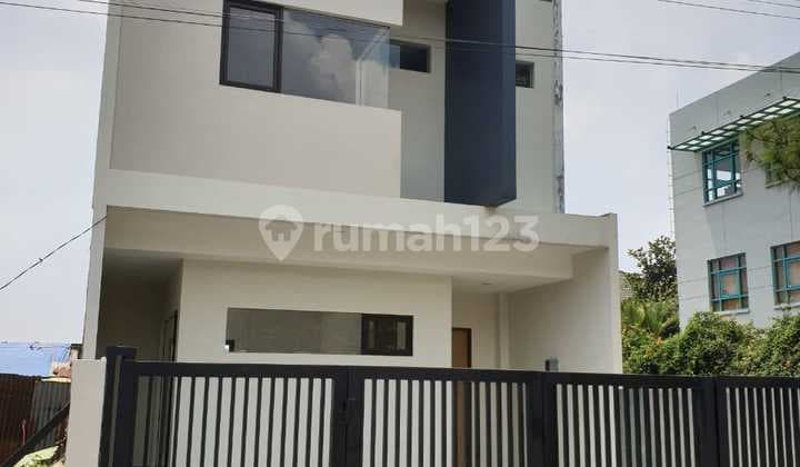Rumah 2 Lantai Siap Huni di Sayap Setiabudi Bandung