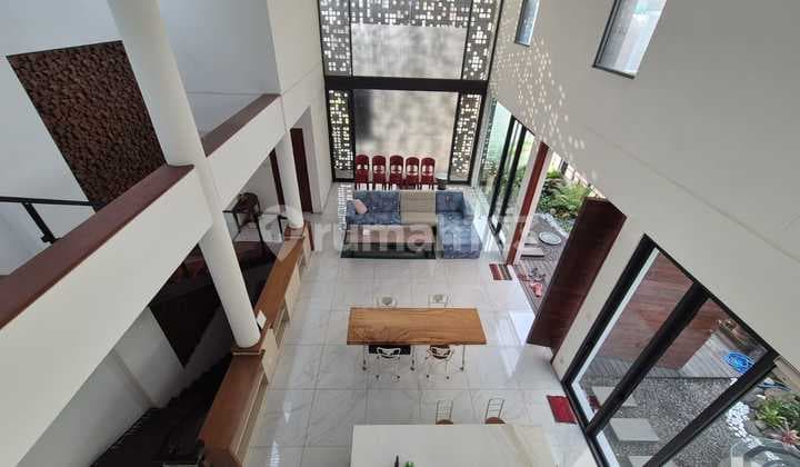 Rumah cantik berkonsep minimalis estetik di Sumber Sari