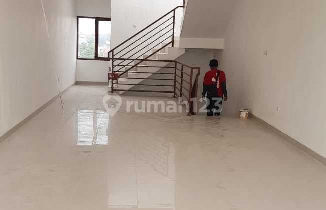 New 3.5-story Shop House in a Strategic Location, Ready to Occupy in Pungkur