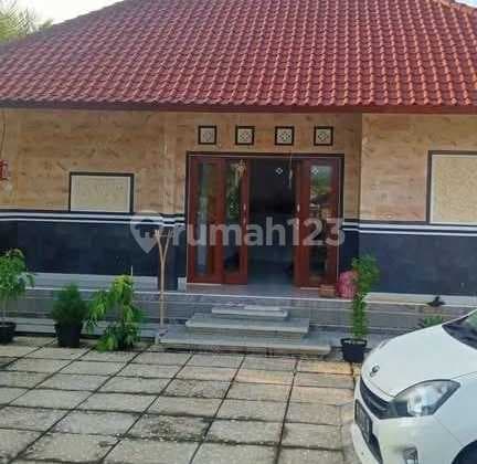 Spacious House with Mountain and Rice Field View in Tabanan Area