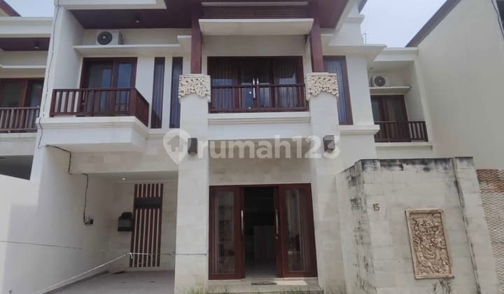 Rumah Semi Furnished 3 Kamar Tidur Renon Area