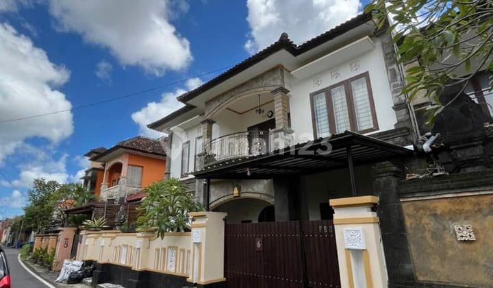 Elegant, Fully Renovated Family Home In Renon