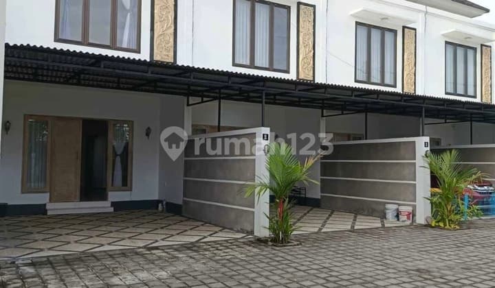 Rumah Baru Semi Furnish One Gate System Lokasi Strategis.