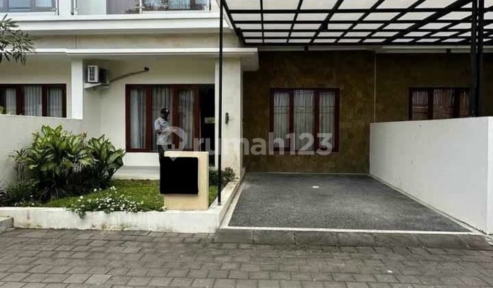 Rumah Disewakan Seminyakone Gate Fully Furnished di Seminyak