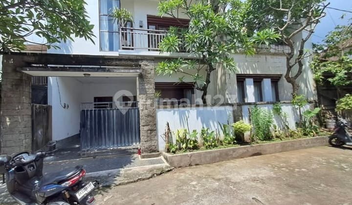 2-Storey House with 3 Bedrooms in Renon Area