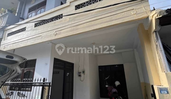 4 Bedroom Clean House Padangsambian West Denpasar