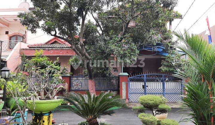 Rumah luas siap huni disekelilingi taman yg hijau