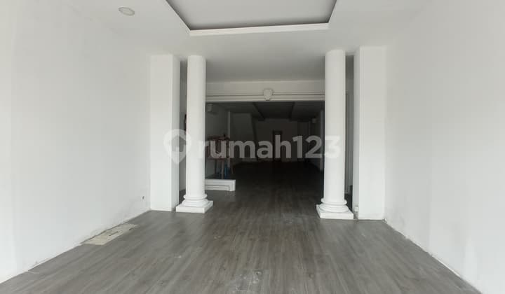 Disewakan Ruko Pik1 Hadap Boulevard Ukuran 4,5X15
