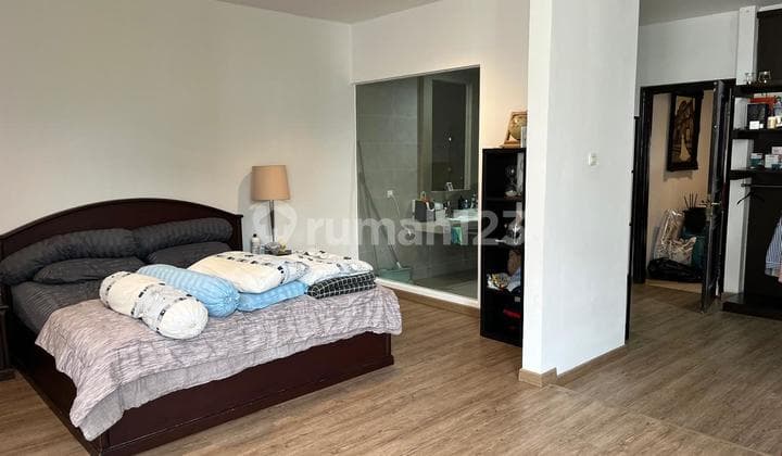 For sale, PIK-BGM area, 8x18 size, semi-furnished, 2.5 floors, North Jakarta.