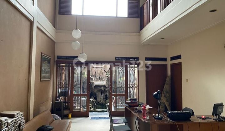 Rumah Strategis Mainroad Karawitan cocok untuk usaha, toko, kantor, kost dan rumah tinggal Rumah di Karawitan Bagus 2 Lantai