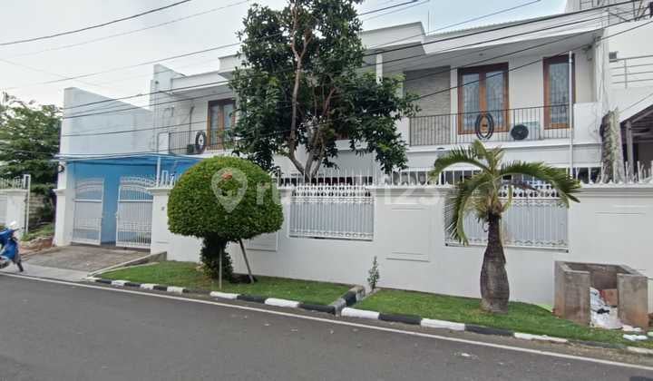 Rumah 2 Lantai Semi Furnished SHM di Pulomas Barat Kayu Putih Jakarta Timur, Jakarta Timur