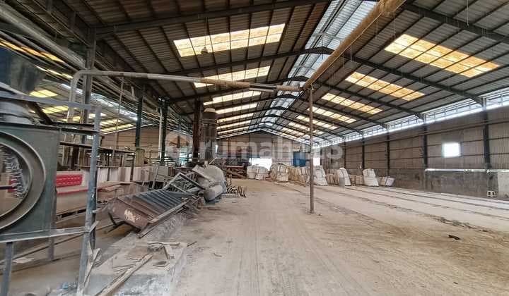 Warehouse in Tipar Cakung, East Jakarta, East Jakarta 12,000 M² Certificate of Ownership