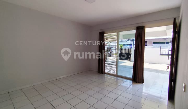 Rumah Nyaman Dalam Komplek Di Pulomas S8021