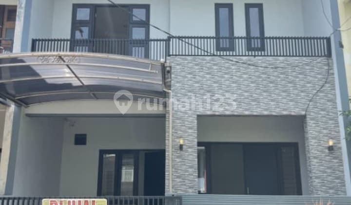 Dijual Cepat, Harga Murah. Rumah Pakuwon City Surabaya, Bangunan 2 Lantai Tinggal Jalan Kaki Ke Pakuwon City Mall Dan Jalan Kaki Ke Beberapa Sekolah Favorit