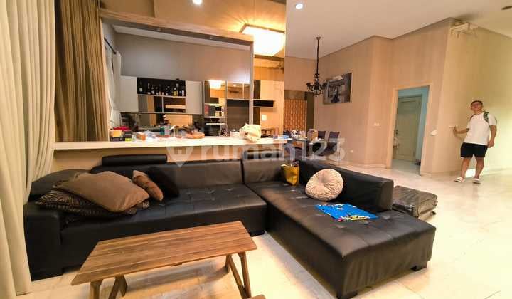 For Rent PIK Crown Golf House Furnished Size 8x24 m² in North Jakarta