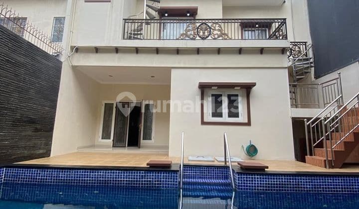 For Sale House PIK Furnished with pool 2.5 floors 250m² in North Jakarta