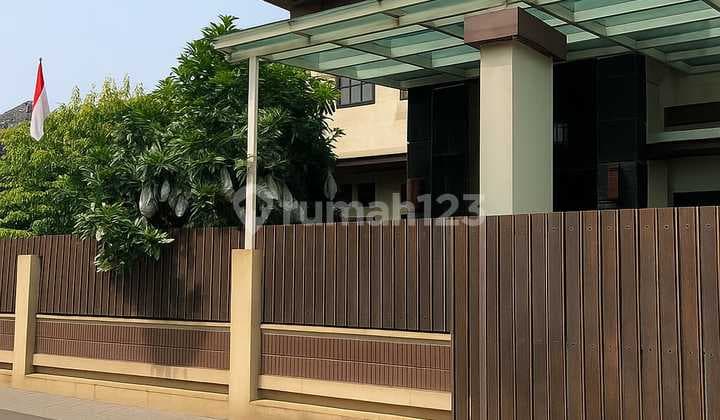 Rumah Siap Huni Bintaro - 4 Kamar Mandi Dalam, Pool & Taman