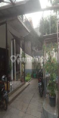 For Sale – Strategic House in Kebayoran Baru